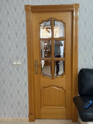 Puerta de comedor de madera