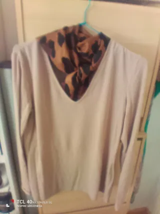 Jersey lana beige cuello pico