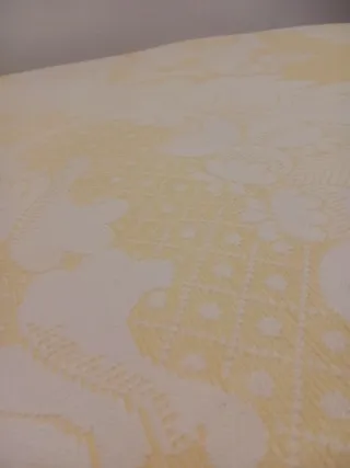 Colcha Piqué Blanca y amarilla para cama de 105 cm