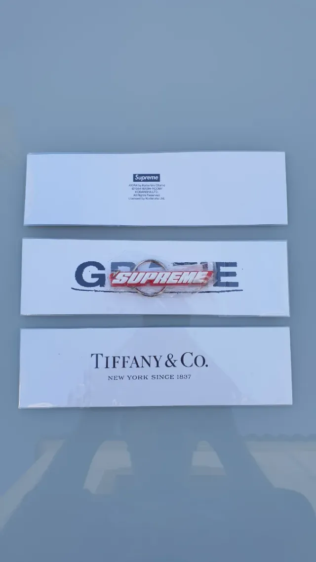 Llavero Supreme Rojo Bevel Logo Box