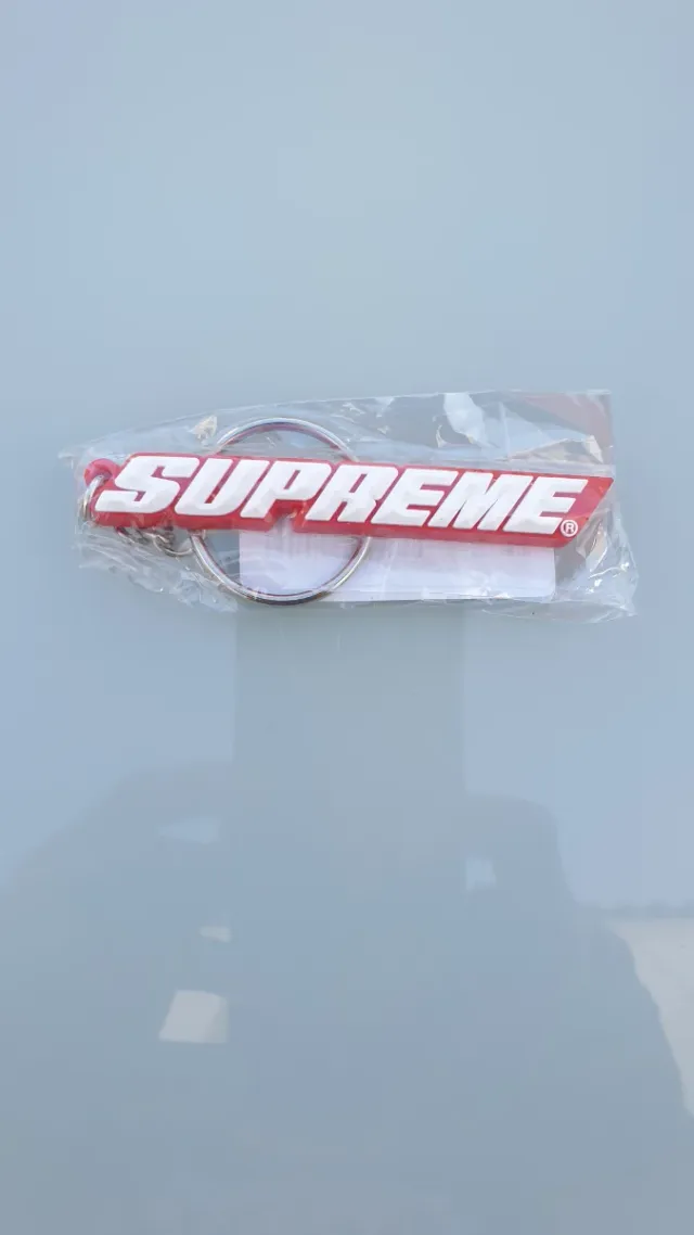 Llavero Supreme Rojo Bevel Logo Box