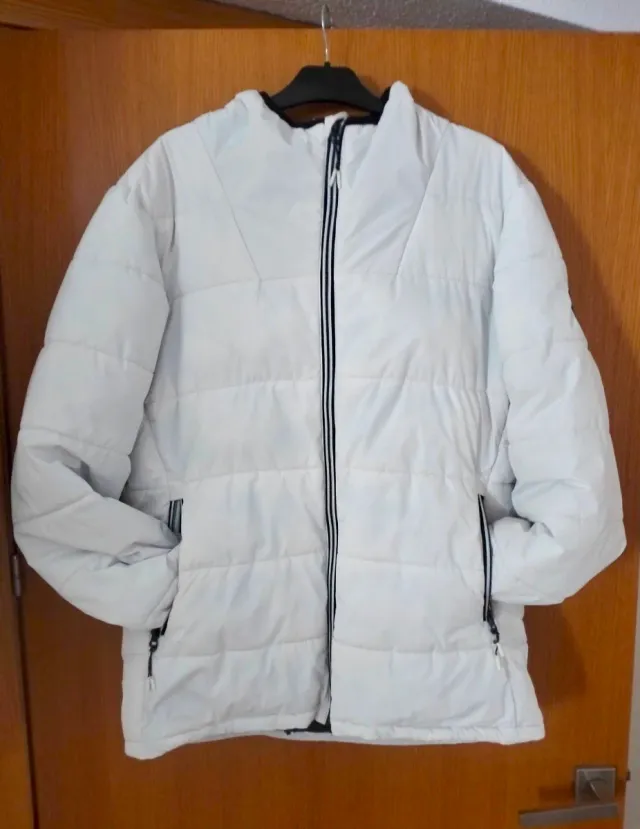 Abrigo blanco acolchado hombre