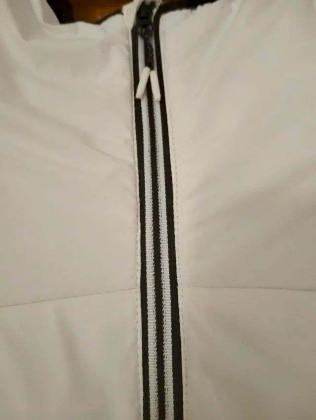 Abrigo blanco acolchado hombre