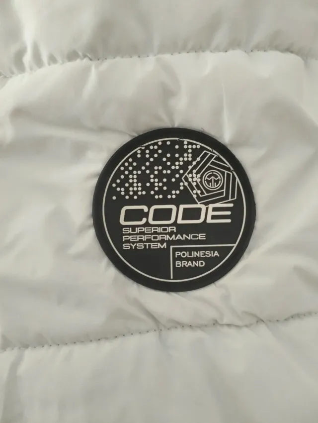 Abrigo blanco acolchado hombre