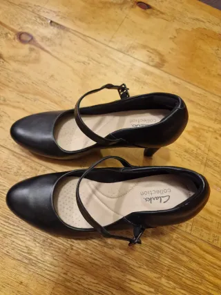 Zapatos de salón Clarks negros talla 38