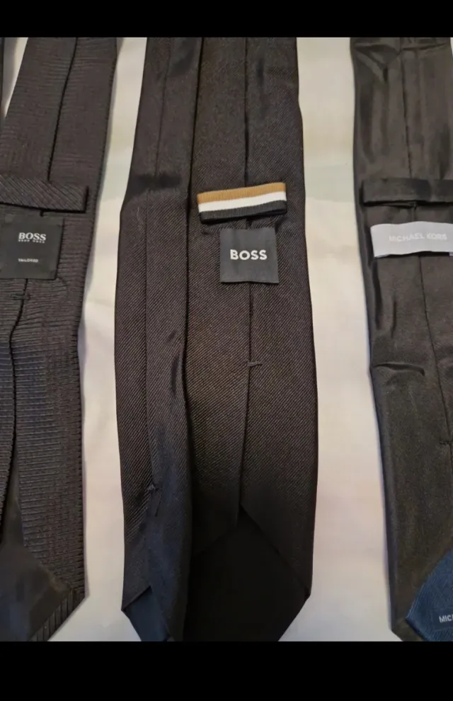 Lote 3 corbatas Boss y Michael Kors