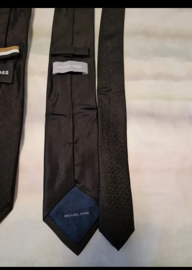 Lote 3 corbatas Boss y Michael Kors