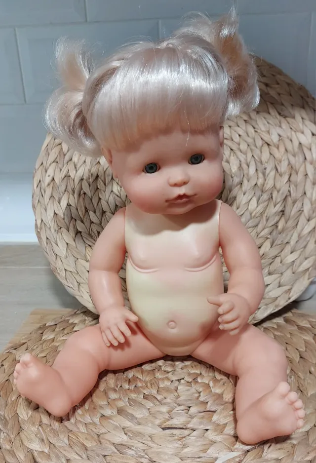 Muñeca Nenuca Pijama Rayas Azul 40 cm