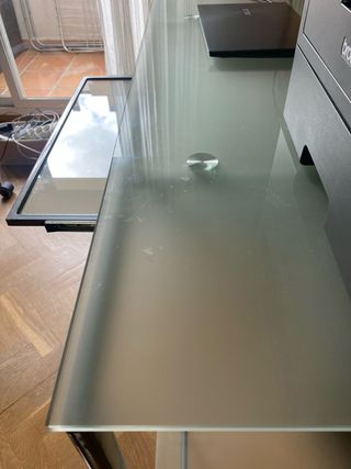 Tavolo da lavoro in vetro temperato già montato