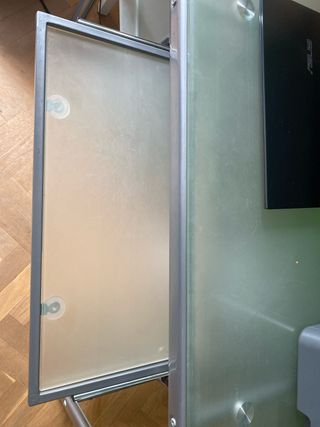 Tavolo da lavoro in vetro temperato già montato