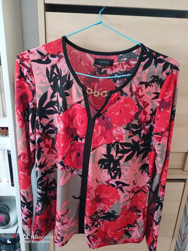 Blusa ANTEA floral roja y rosa talla L