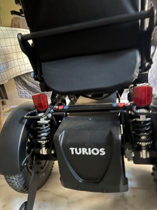 Silla de ruedas eléctrica compacta TURIOS