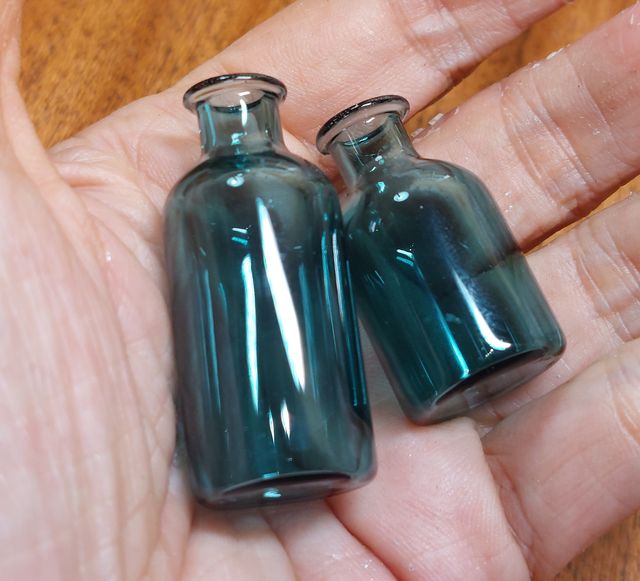 2 Jarrones de Cristal para Barbie. escala 1:6