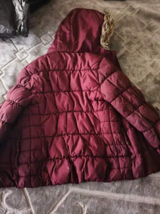 Abrigo acolchado niña con capucha. 5-6 años