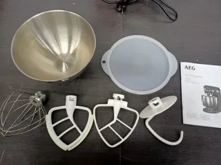 Robot de cocina AEG amasadora roja