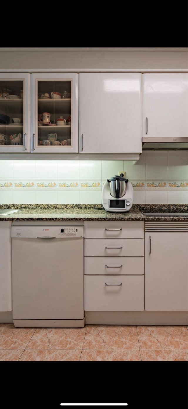 Cocina amueblada sin electrodomésticos