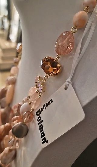 Collana Dolman multistrato perle con cartellino