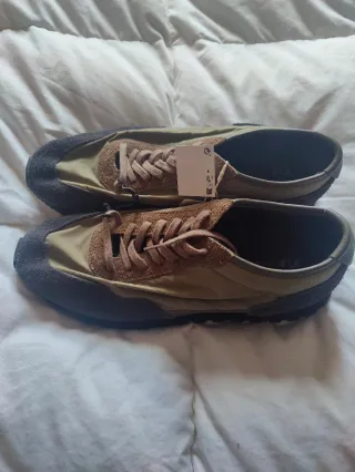 Zapatillas Zara verde oliva y gris