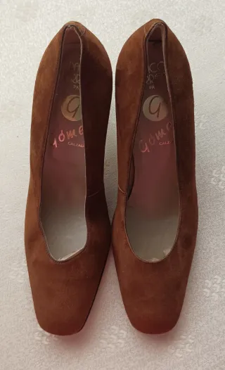 Zapatos de tacón marca "Paco Herrero" piel de ante