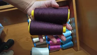 20 Conos de hilo + 1 hilo de espuma para remallado