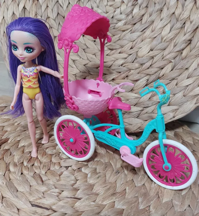 Echantimals con triciclo y sombrilla