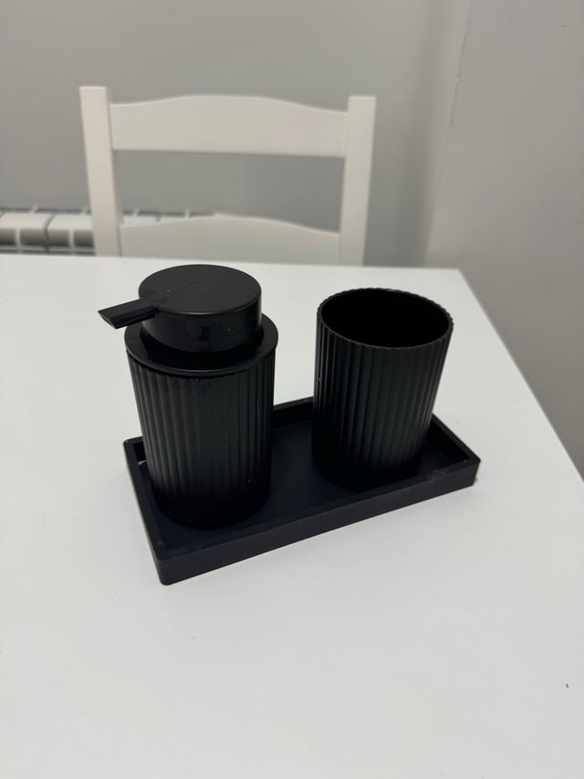 Juego de baño dispensador y vaso