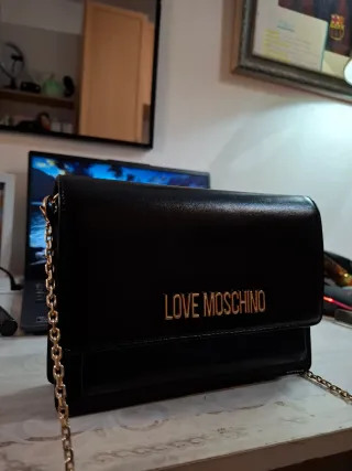 Bolso Moschino Negro Cadena y Letras Doradas