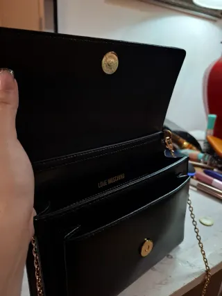 Bolso Moschino Negro Cadena y Letras Doradas