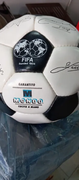 Pallone da calcio autografato