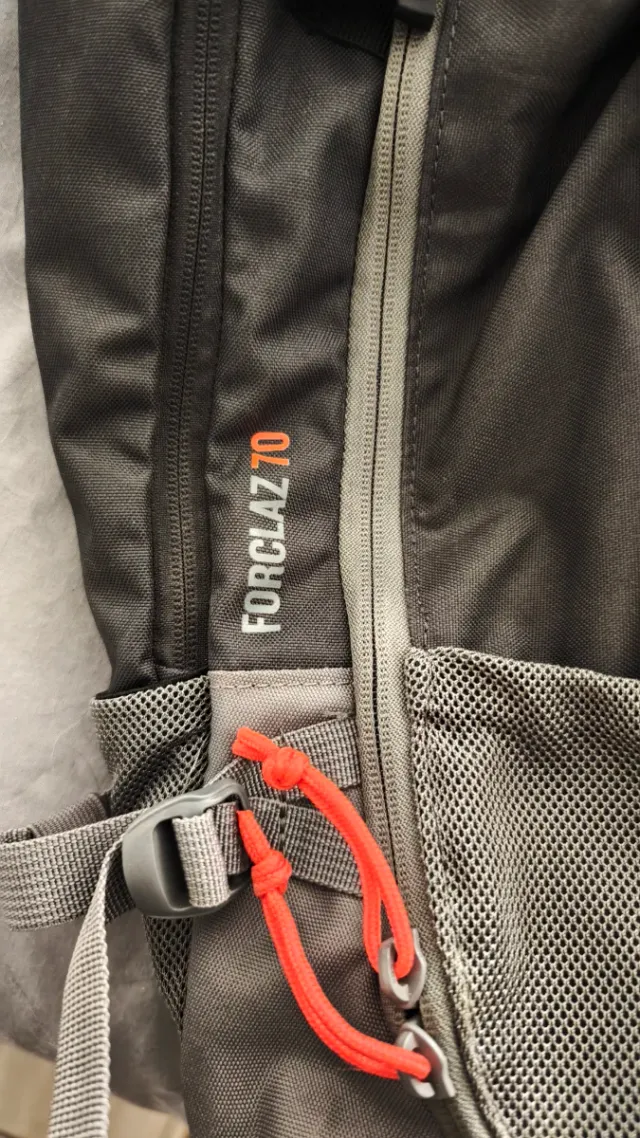 Mochila Senderismo Quechua Forclaz 70 Gris.