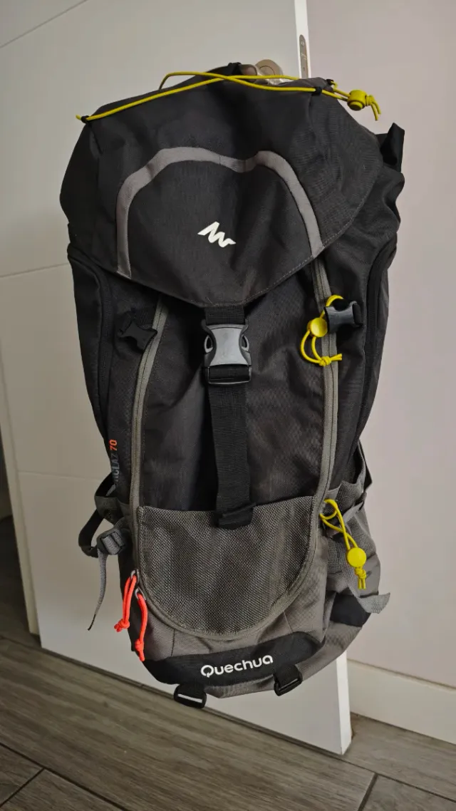 Mochila Senderismo Quechua Forclaz 70 Gris.