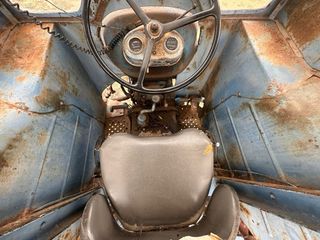 Tractor Ebro 44 con remolque