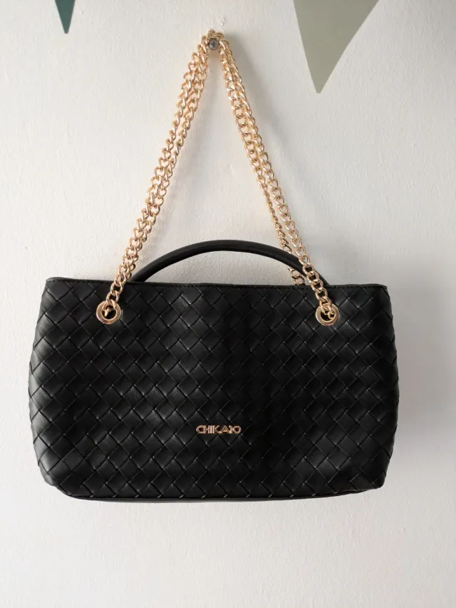 Bolso Chika10 Negro Ajustable Cadena Dorada