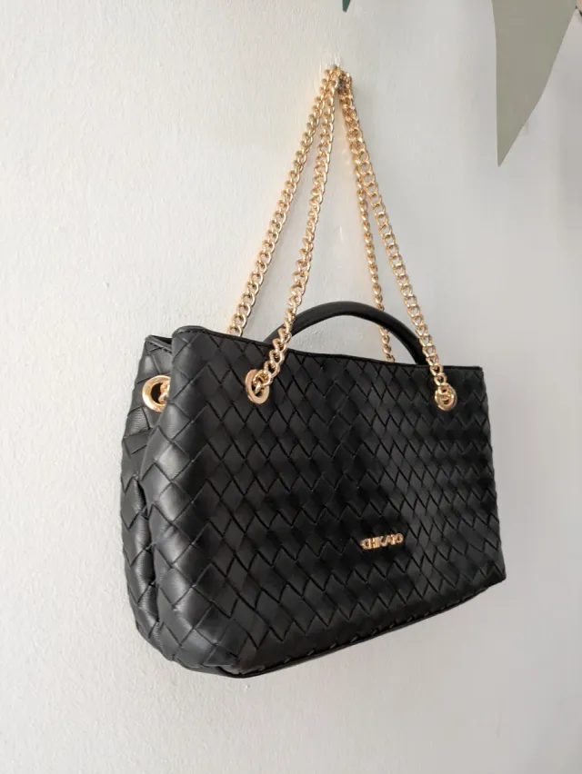 Bolso Chika10 Negro Ajustable Cadena Dorada