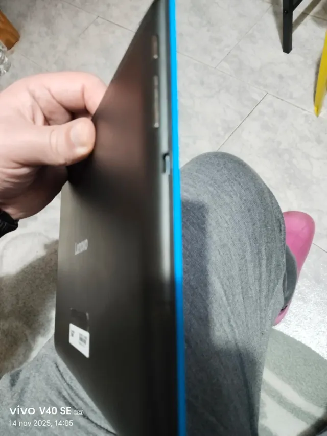 Tablet Lenovo 10 Negra y Azul 1gb de RAM y 16gb