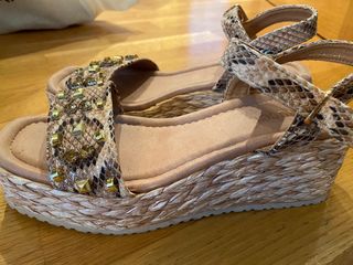 Cuñas de verano con pedrería