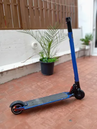 Patinete Eléctrico (max. 68 kg) - ¡pilas nuevas!