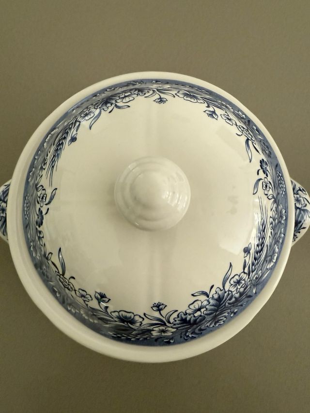 Zuppiera Churchill blu e bianca