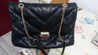 Bolso negro acolchado Zara