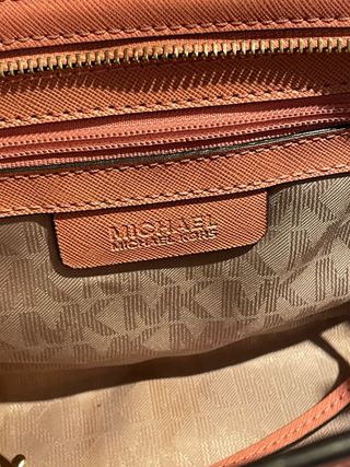 Bolso Michael Kors Rosa con Tachuelas Doradas