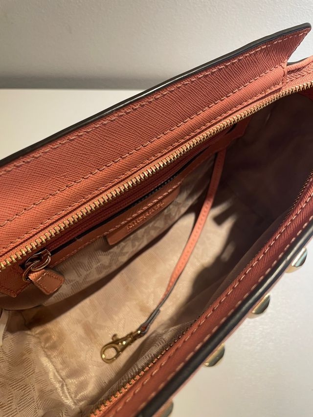 Bolso Michael Kors Rosa con Tachuelas Doradas