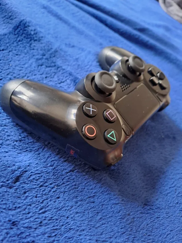 Control PS4 Slim Negro Sony con cable de carga