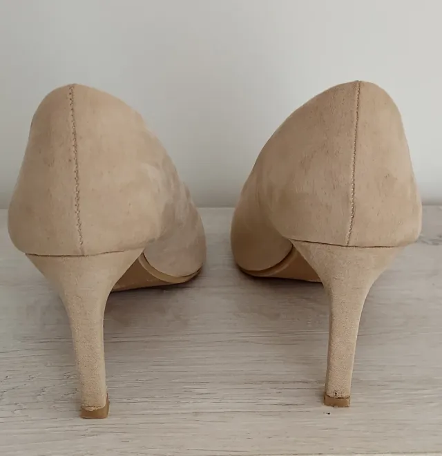 Zapatos de tacón beige