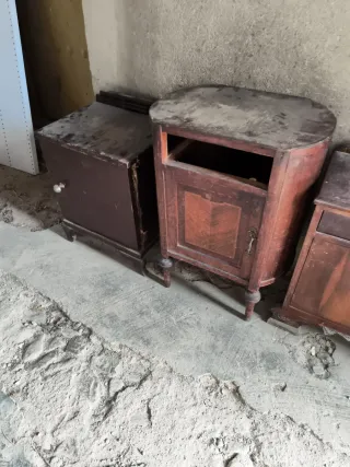 Comodini in legno antichi