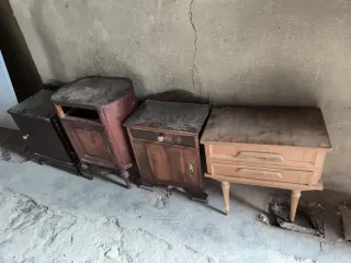 Comodini in legno antichi