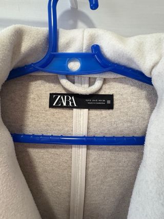 Abrigo Zara Blanco con Capucha