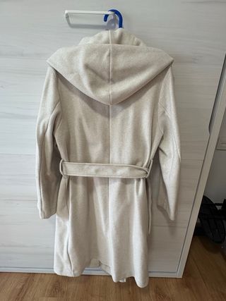 Abrigo Zara Blanco con Capucha