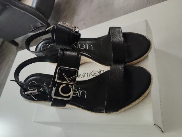 Sandalias Calvin Klein Negras Hebilla CK