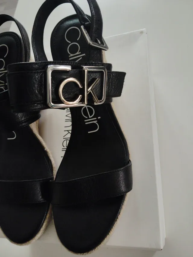 Sandalias Calvin Klein Negras Hebilla CK