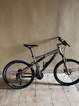 Bicicleta Enduro Rock Shox